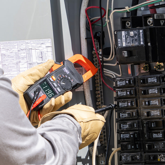 Pince ampèremétrique numérique professionnelle à plage automatique 600 A CA/CC Klein Tools