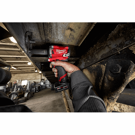 Milwaukee M12™ FUEL™ Stubby 1/2 in. Impact Wrench Kit, Model 2555-22* - Orka