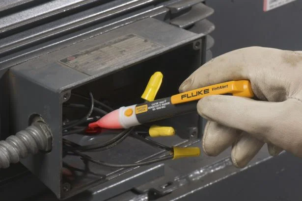 Fluke Voltage Detector Pen, Non-Contact Voltage Tester, Model 2AC